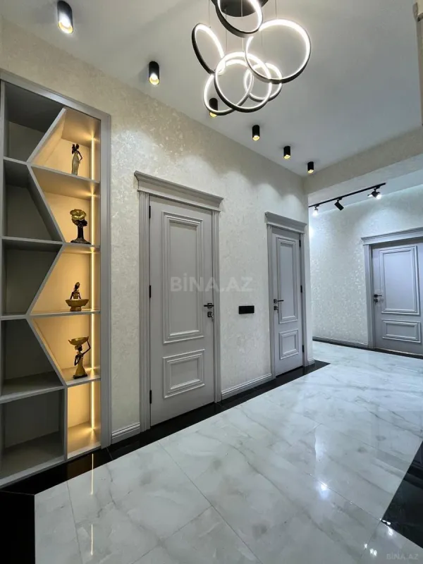Satılır 3 otaqlı mənzil 174 m²