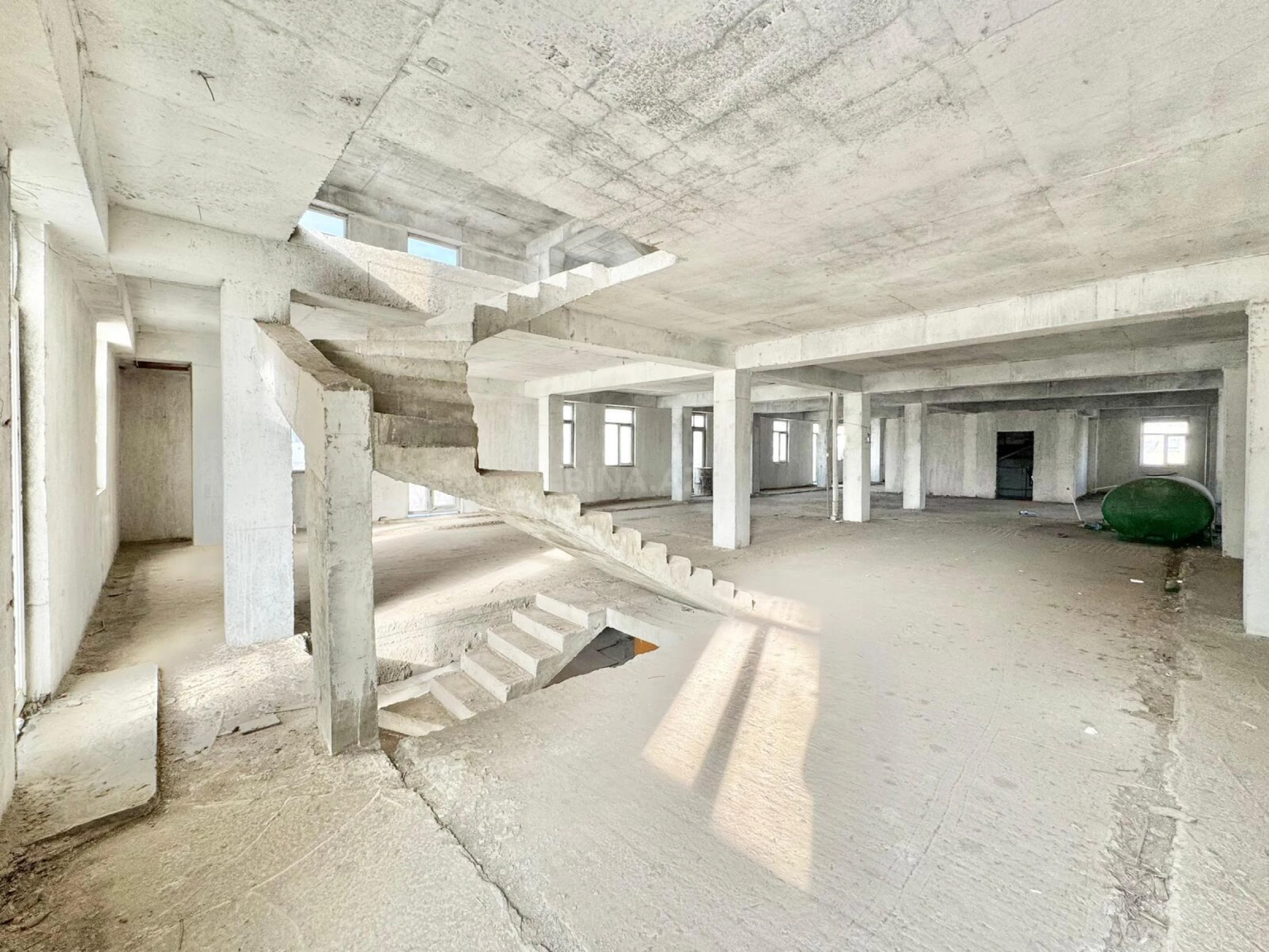 Satılır obyekt 2000 m²