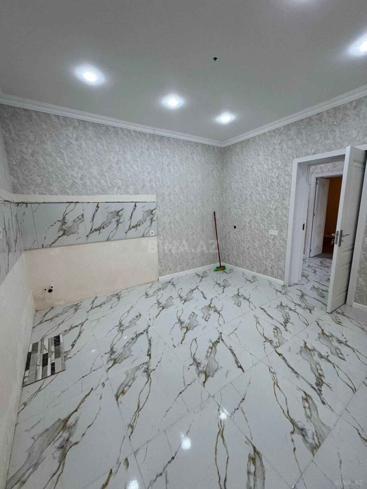 Satılır 6 otaqlı həyət evi 250 m²