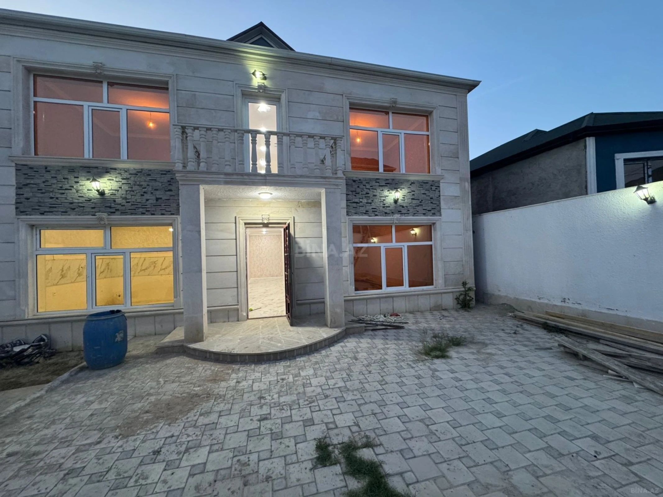 Satılır 6 otaqlı həyət evi 250 m²