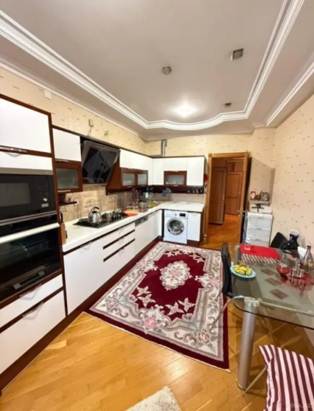 Satılır 3 otaqlı mənzil 140 m²