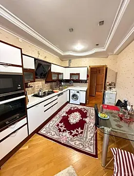 Satılır 3 otaqlı mənzil 140 m²