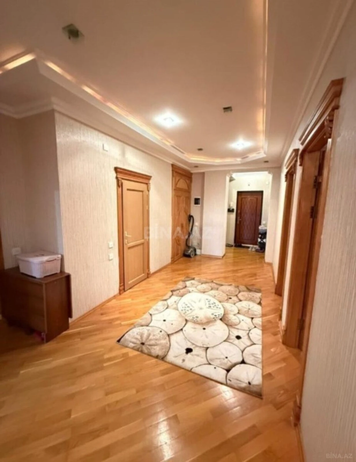 Satılır 3 otaqlı mənzil 140 m²