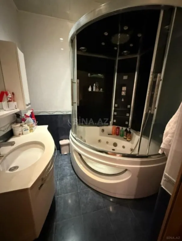 Satılır 3 otaqlı mənzil 140 m²