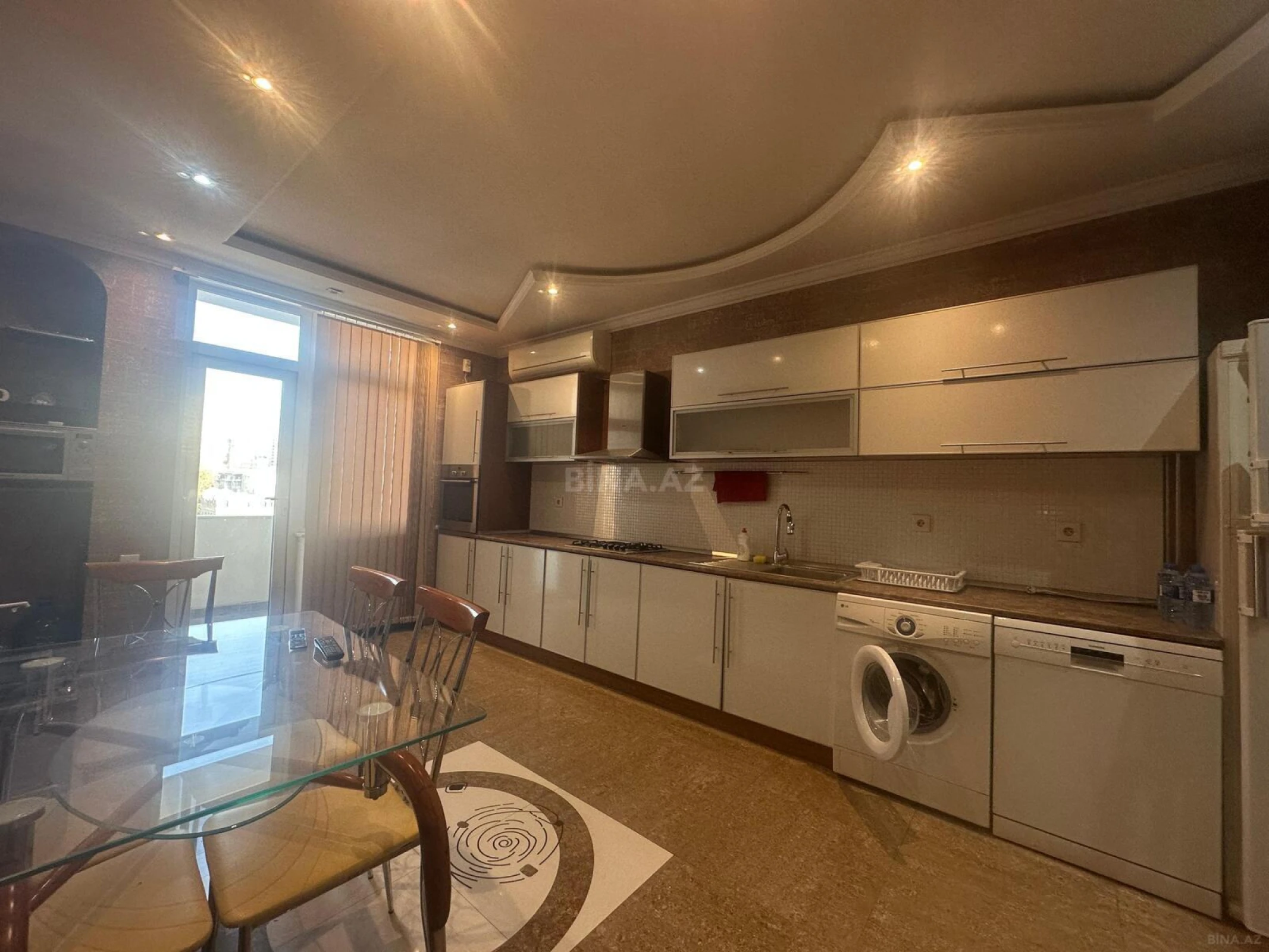Kirayə verilir 3 otaqlı mənzil 140 m²