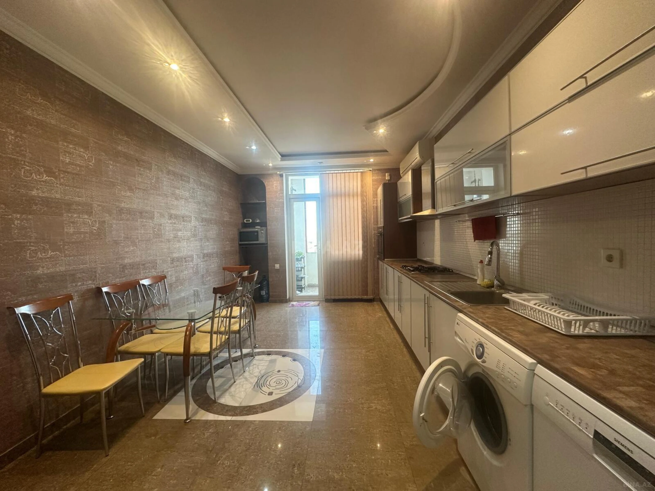 Kirayə verilir 3 otaqlı mənzil 140 m²