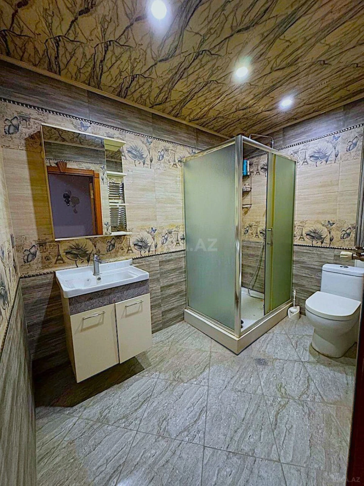 Satılır 3 otaqlı mənzil 130 m²