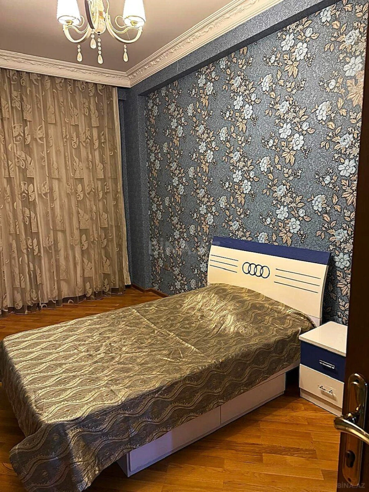 Satılır 3 otaqlı mənzil 130 m²