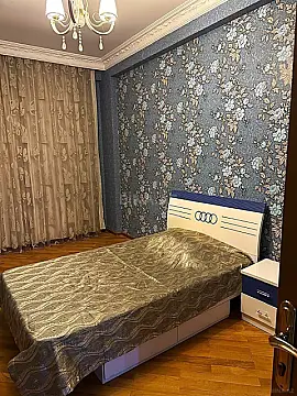 Satılır 3 otaqlı mənzil 130 m²