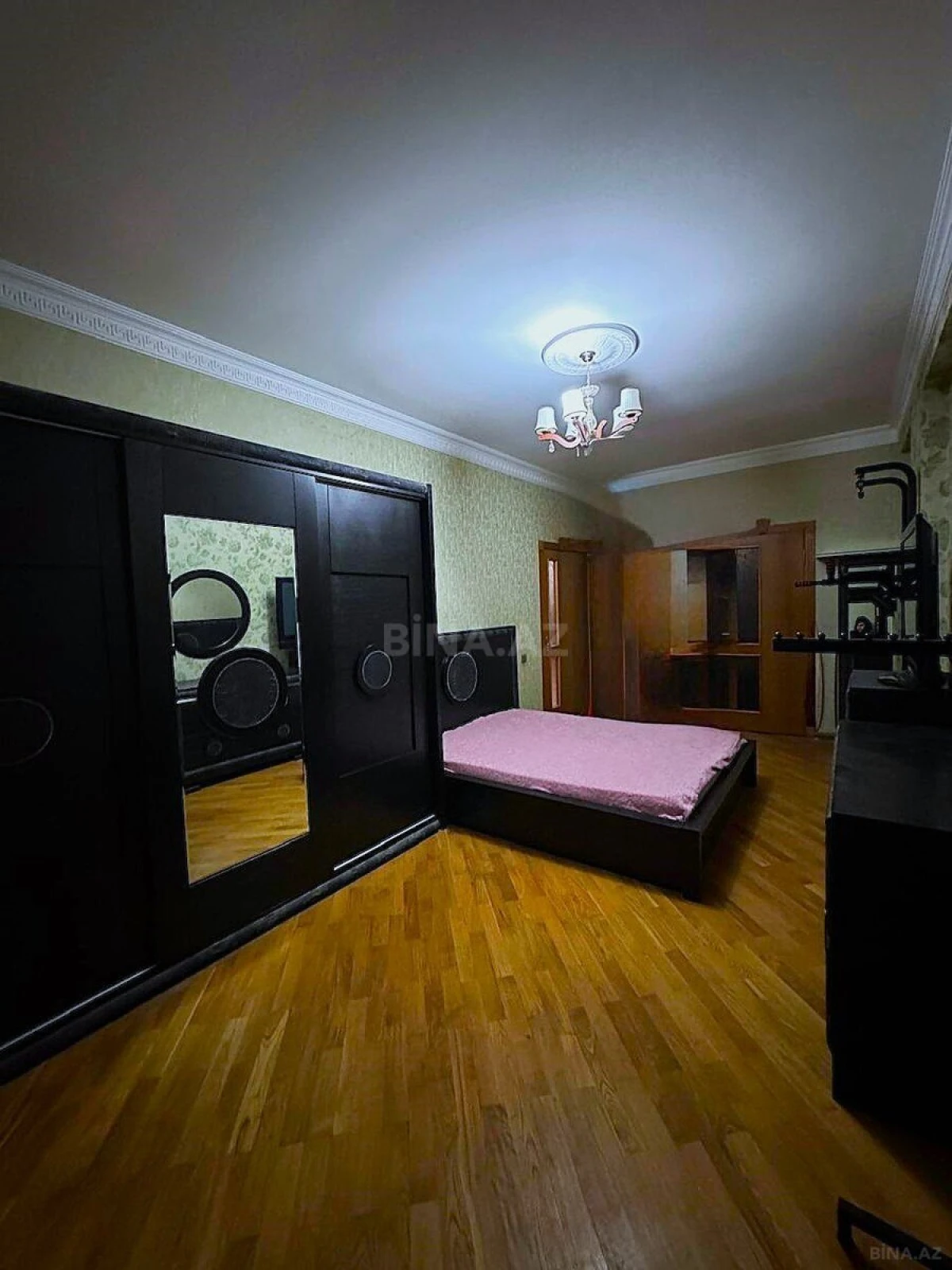 Satılır 3 otaqlı mənzil 130 m²