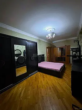 Satılır 3 otaqlı mənzil 130 m²