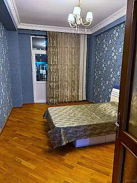 Satılır 3 otaqlı mənzil 130 m²