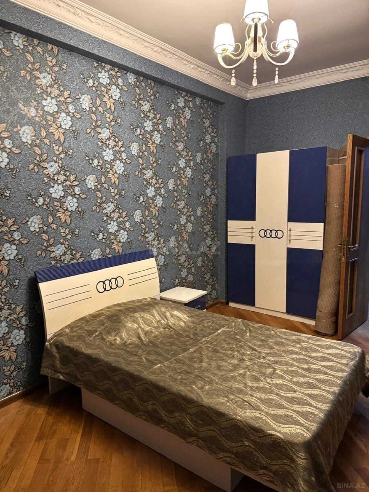 Satılır 3 otaqlı mənzil 130 m²