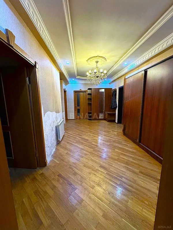 Satılır 3 otaqlı mənzil 130 m²