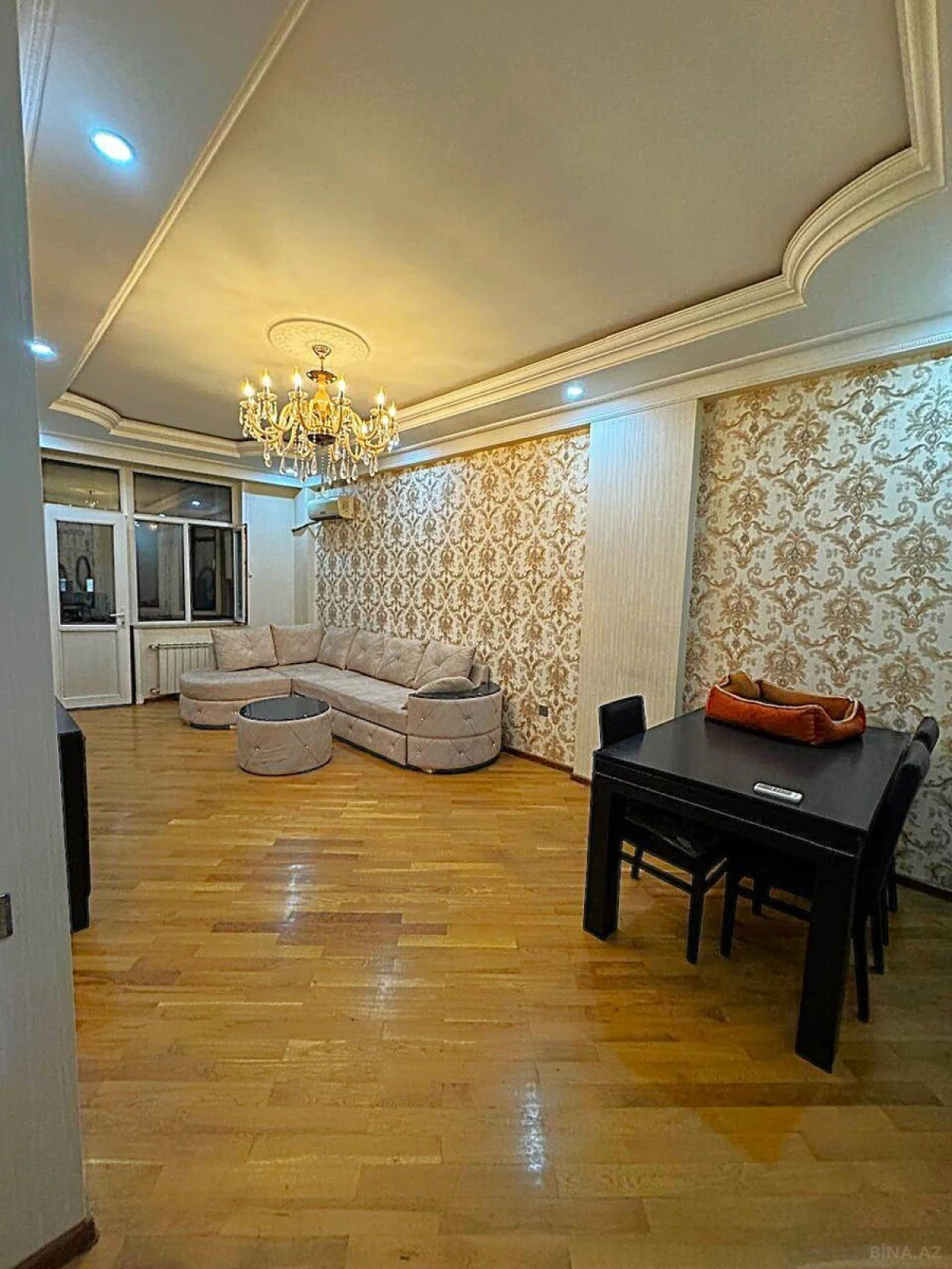 Satılır 3 otaqlı mənzil 130 m²