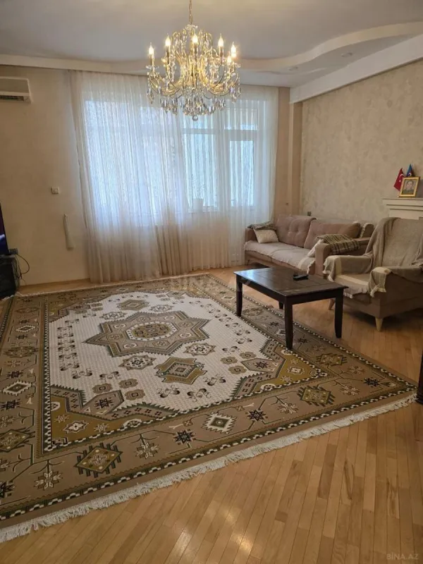 Satılır 3 otaqlı mənzil 165 m²