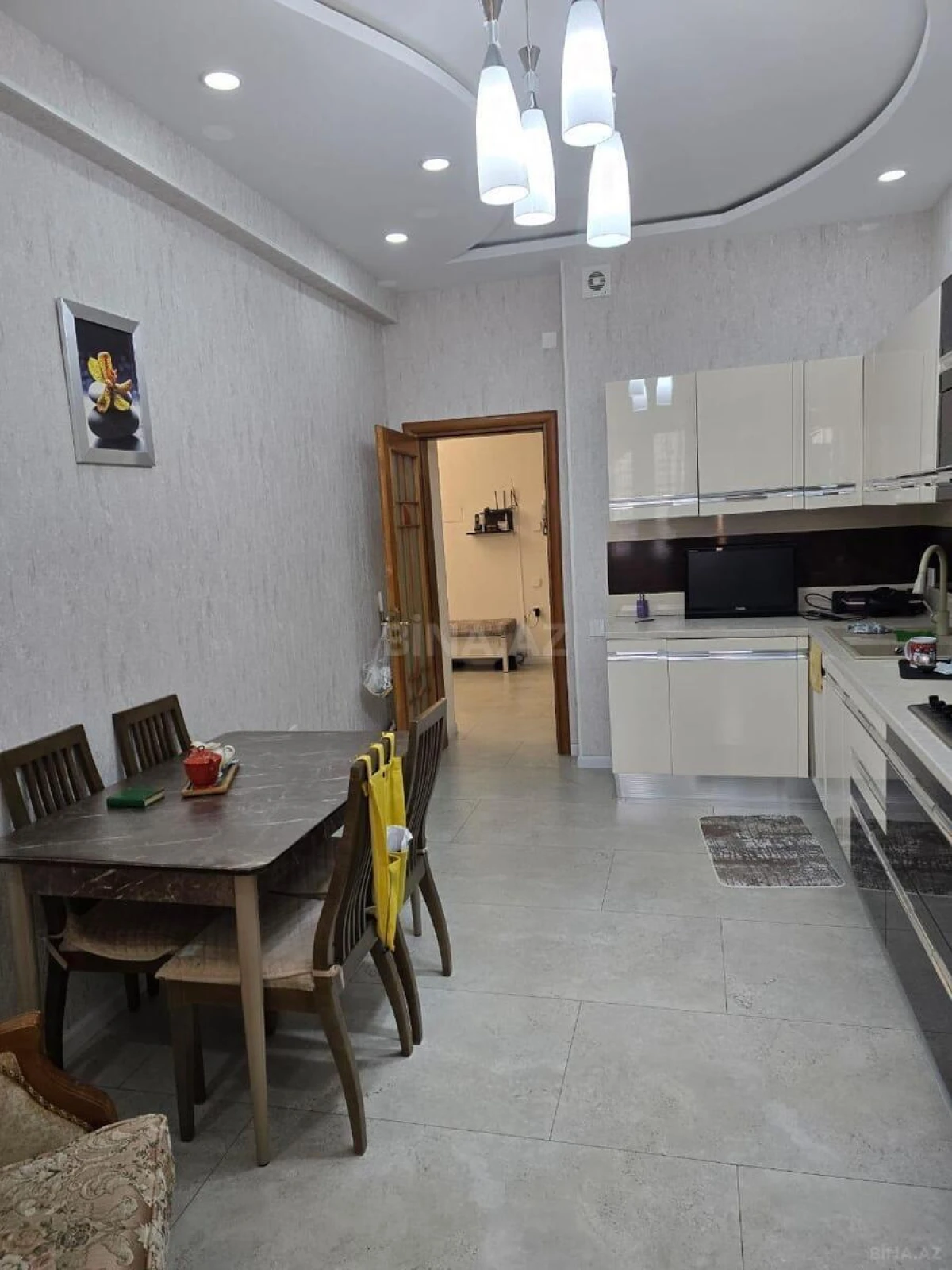 Satılır 3 otaqlı mənzil 165 m²