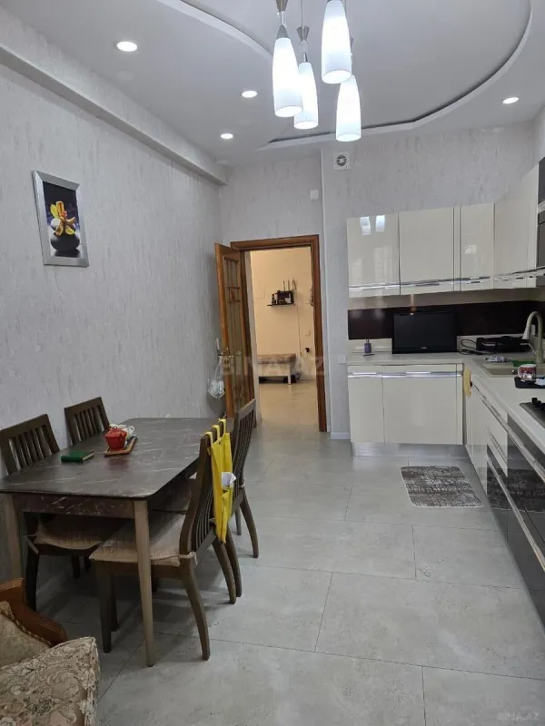 Satılır 3 otaqlı mənzil 165 m²