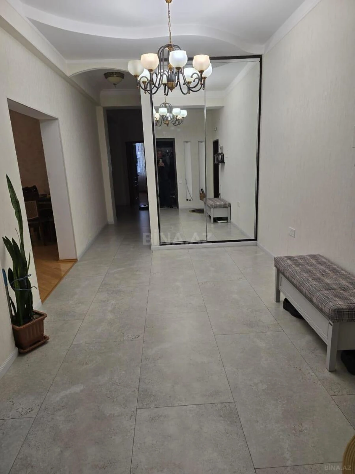 Satılır 3 otaqlı mənzil 165 m²
