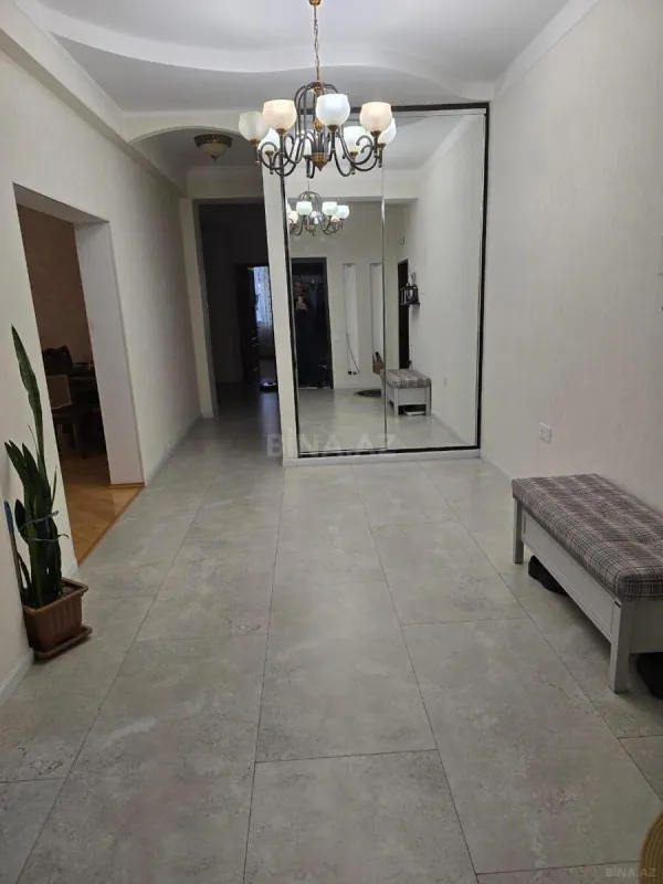 Satılır 3 otaqlı mənzil 165 m²