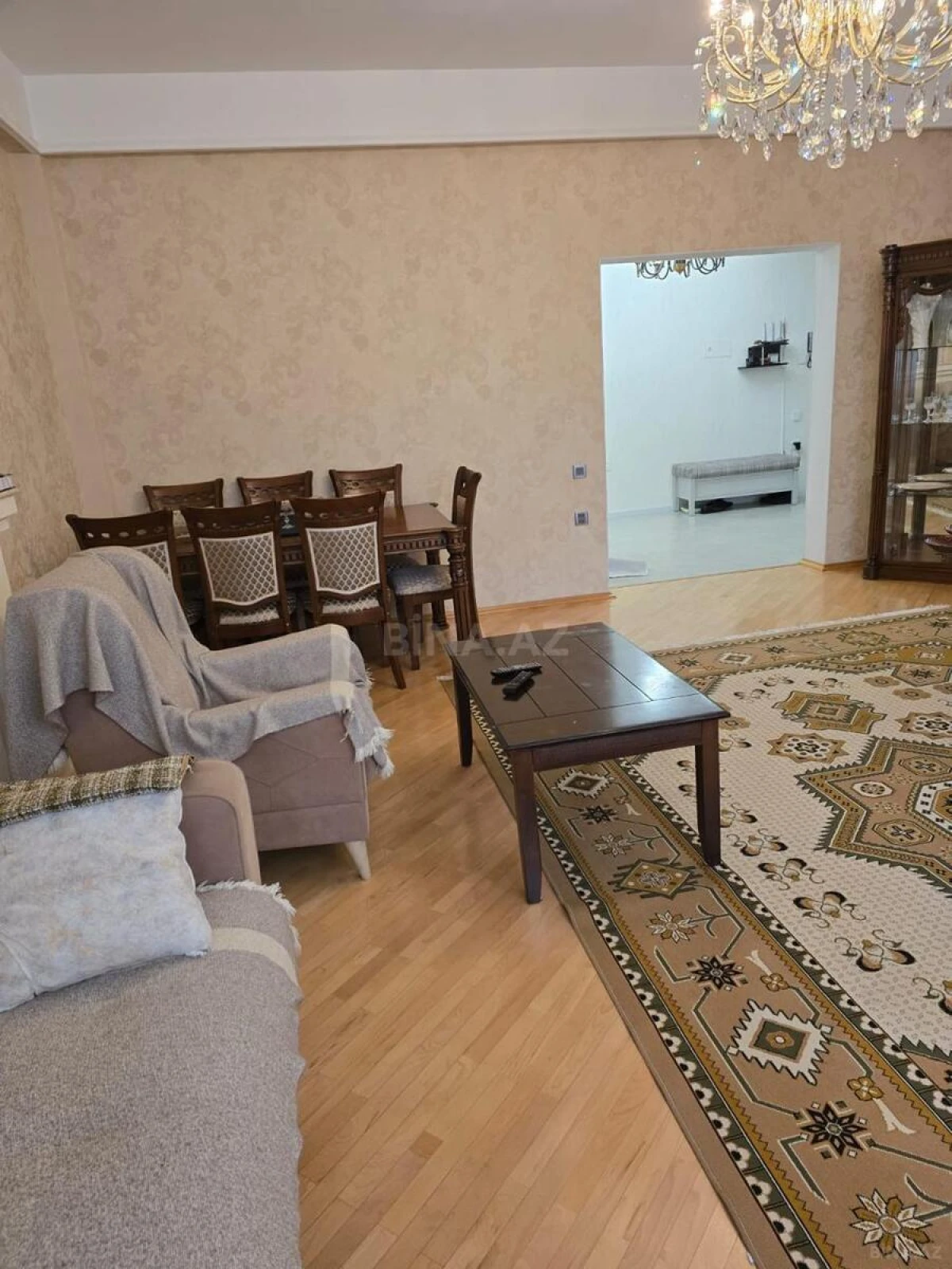 Satılır 3 otaqlı mənzil 165 m²