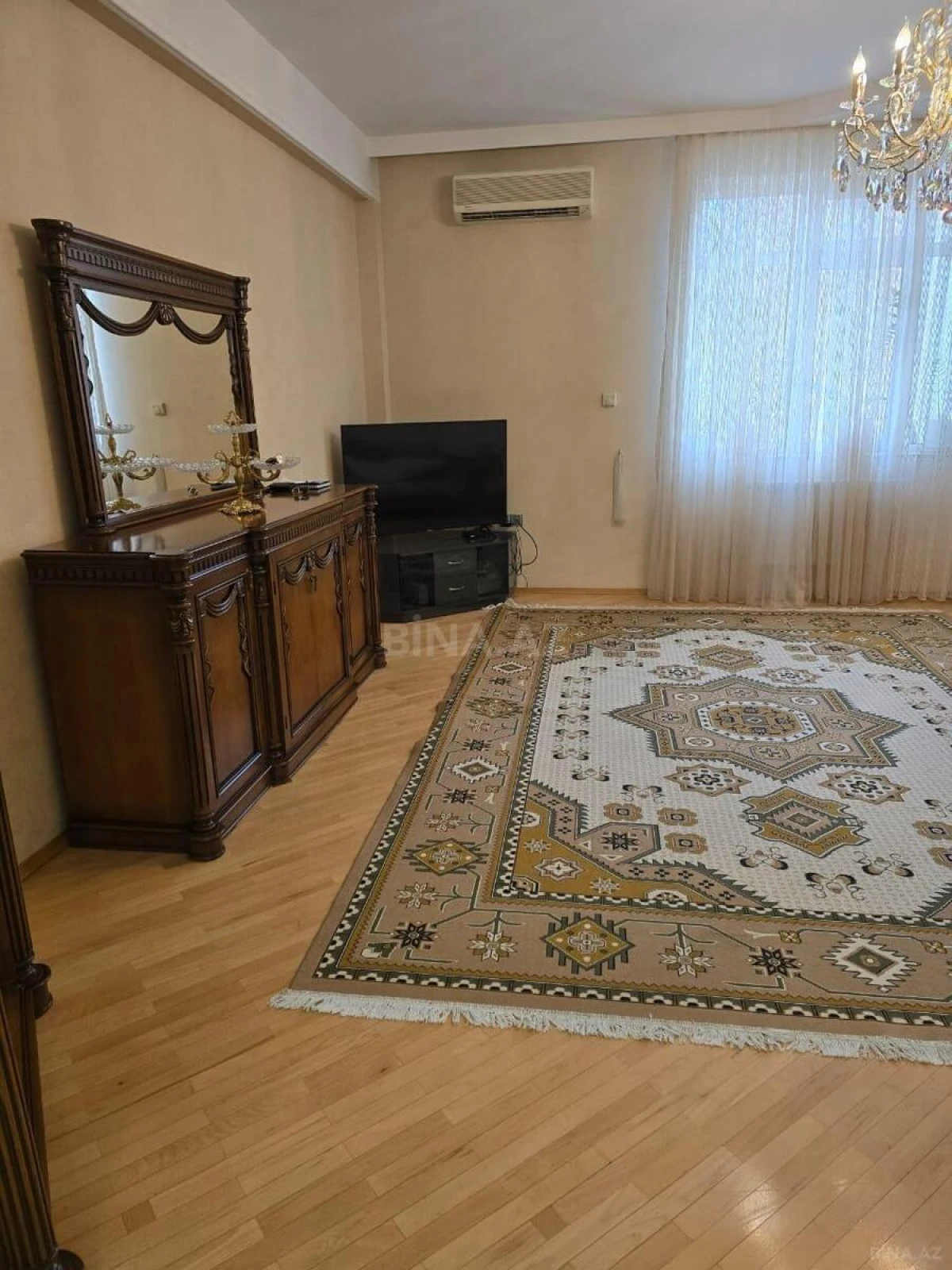 Satılır 3 otaqlı mənzil 165 m²