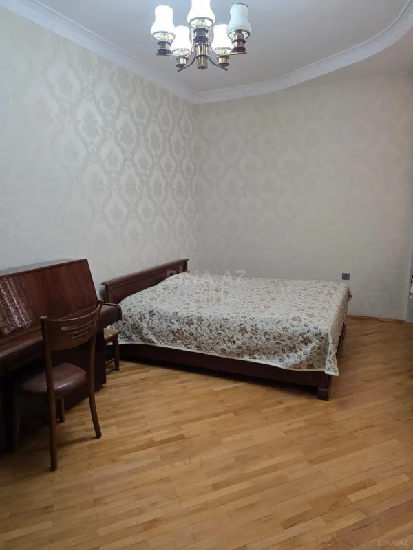 Satılır 3 otaqlı mənzil 165 m²