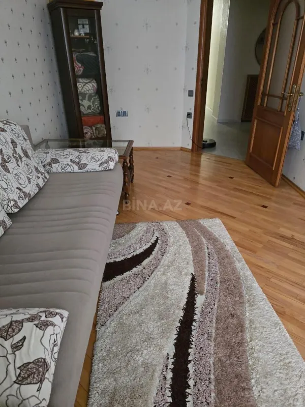 Satılır 3 otaqlı mənzil 165 m²