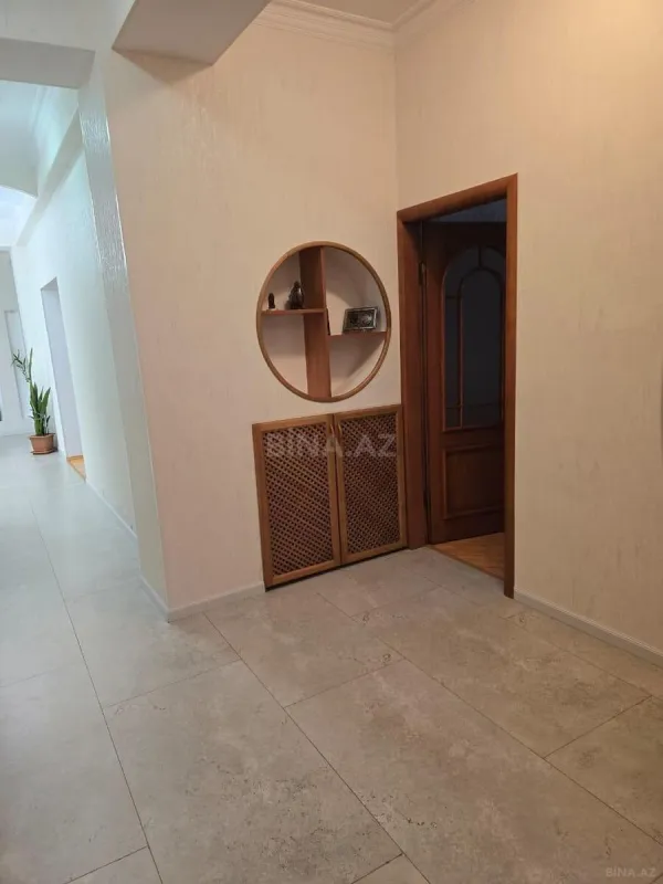 Satılır 3 otaqlı mənzil 165 m²