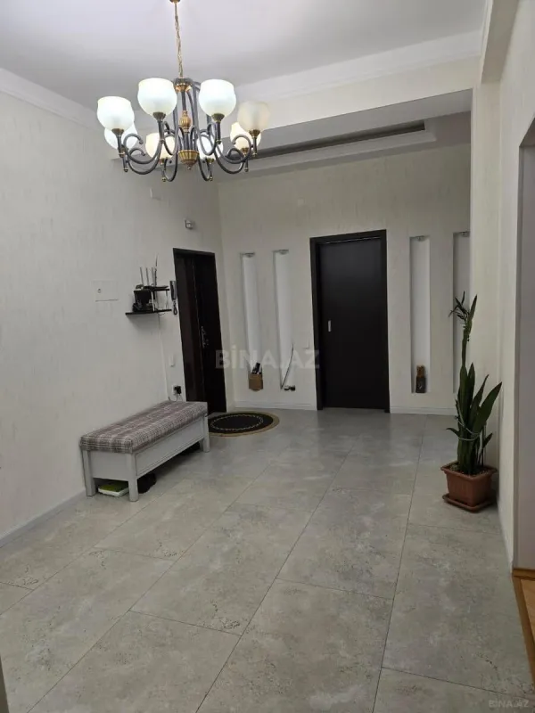 Satılır 3 otaqlı mənzil 165 m²