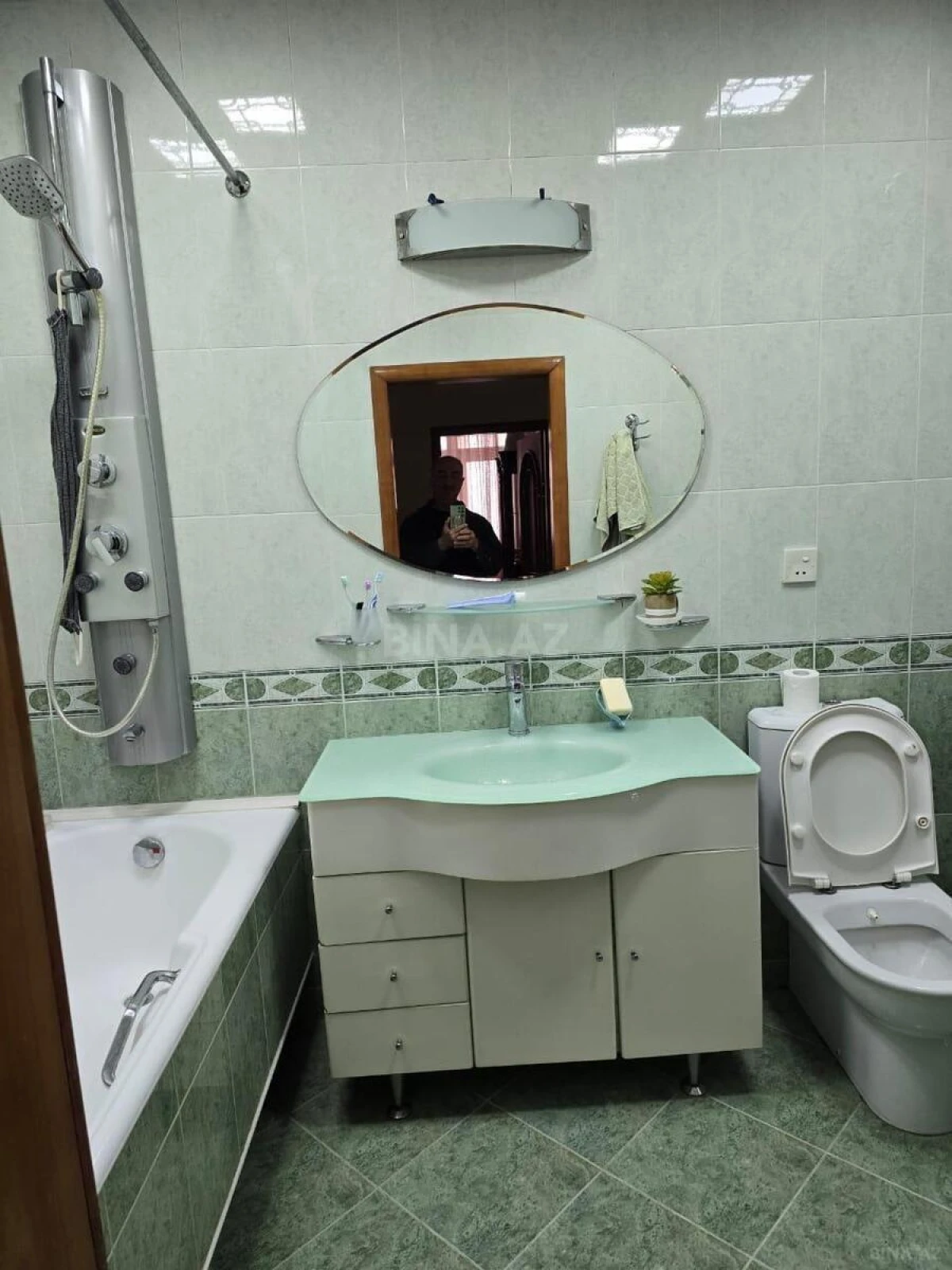 Satılır 3 otaqlı mənzil 165 m²