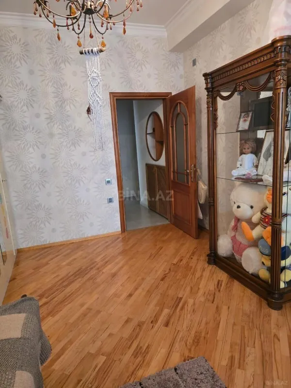 Satılır 3 otaqlı mənzil 165 m²