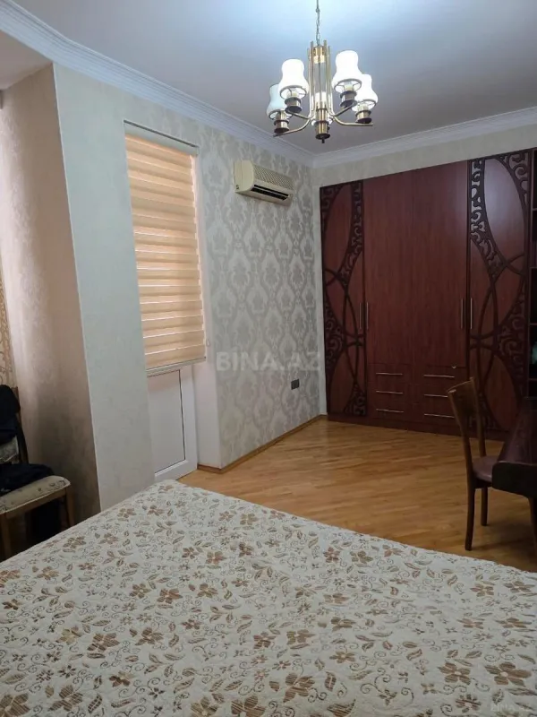 Satılır 3 otaqlı mənzil 165 m²