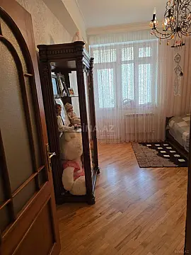 Satılır 3 otaqlı mənzil 165 m²