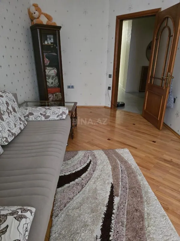 Satılır 3 otaqlı mənzil 165 m²