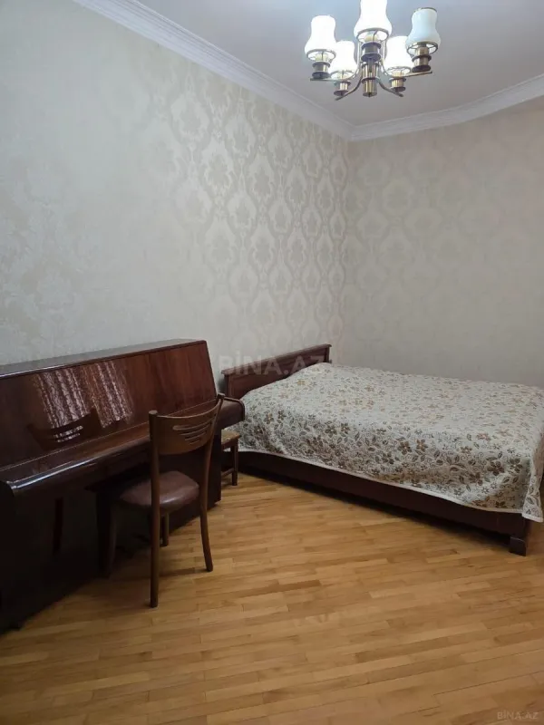 Satılır 3 otaqlı mənzil 165 m²