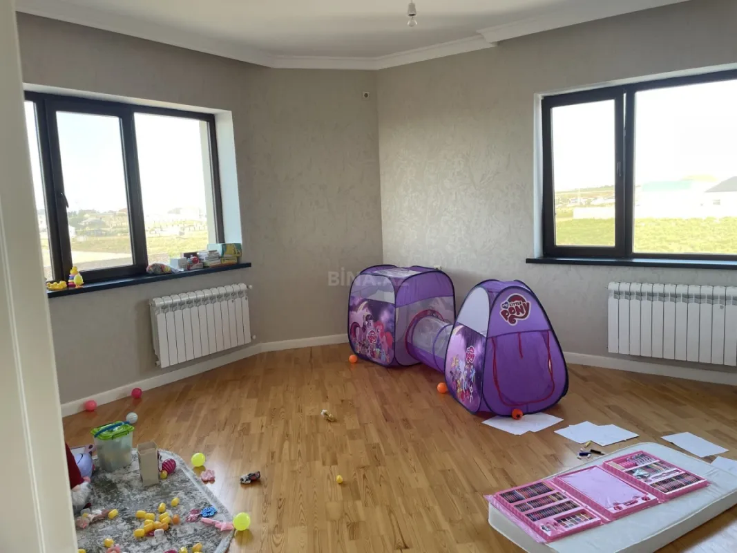 Kirayə verilir 6 otaqlı həyət evi 240 m²