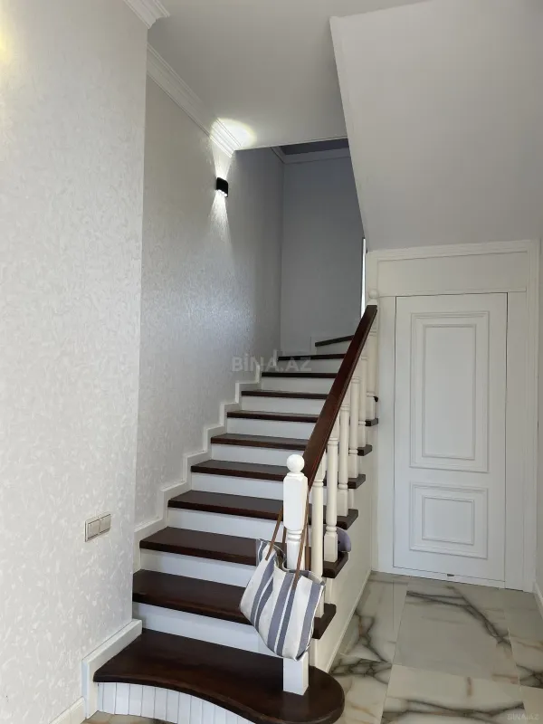 Kirayə verilir 6 otaqlı həyət evi 240 m²