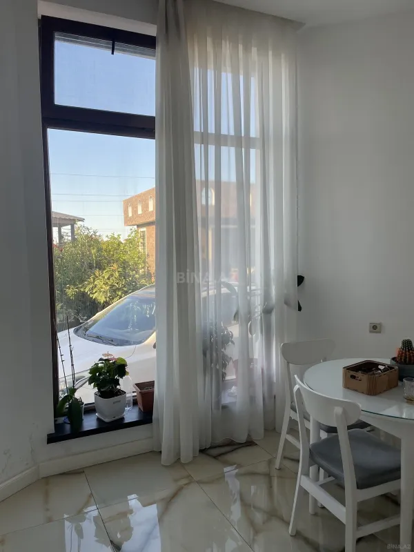 Kirayə verilir 6 otaqlı həyət evi 240 m²