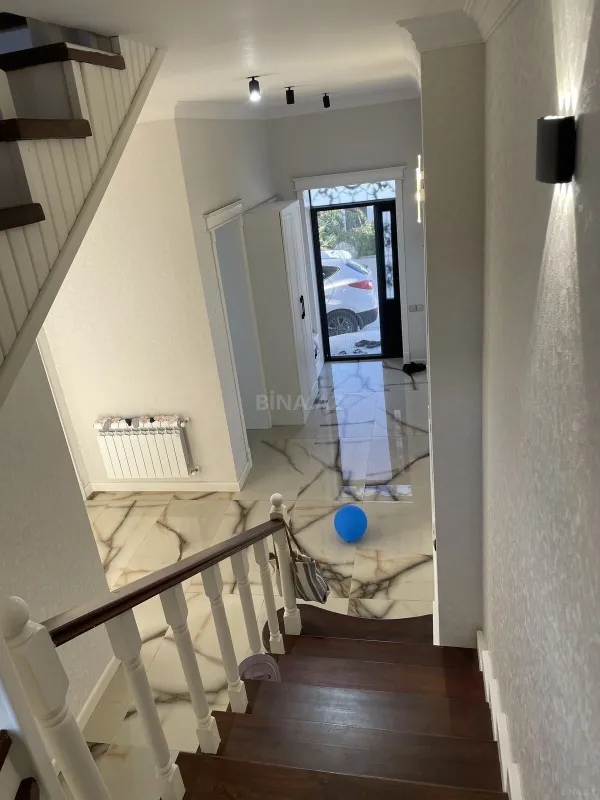 Kirayə verilir 6 otaqlı həyət evi 240 m²