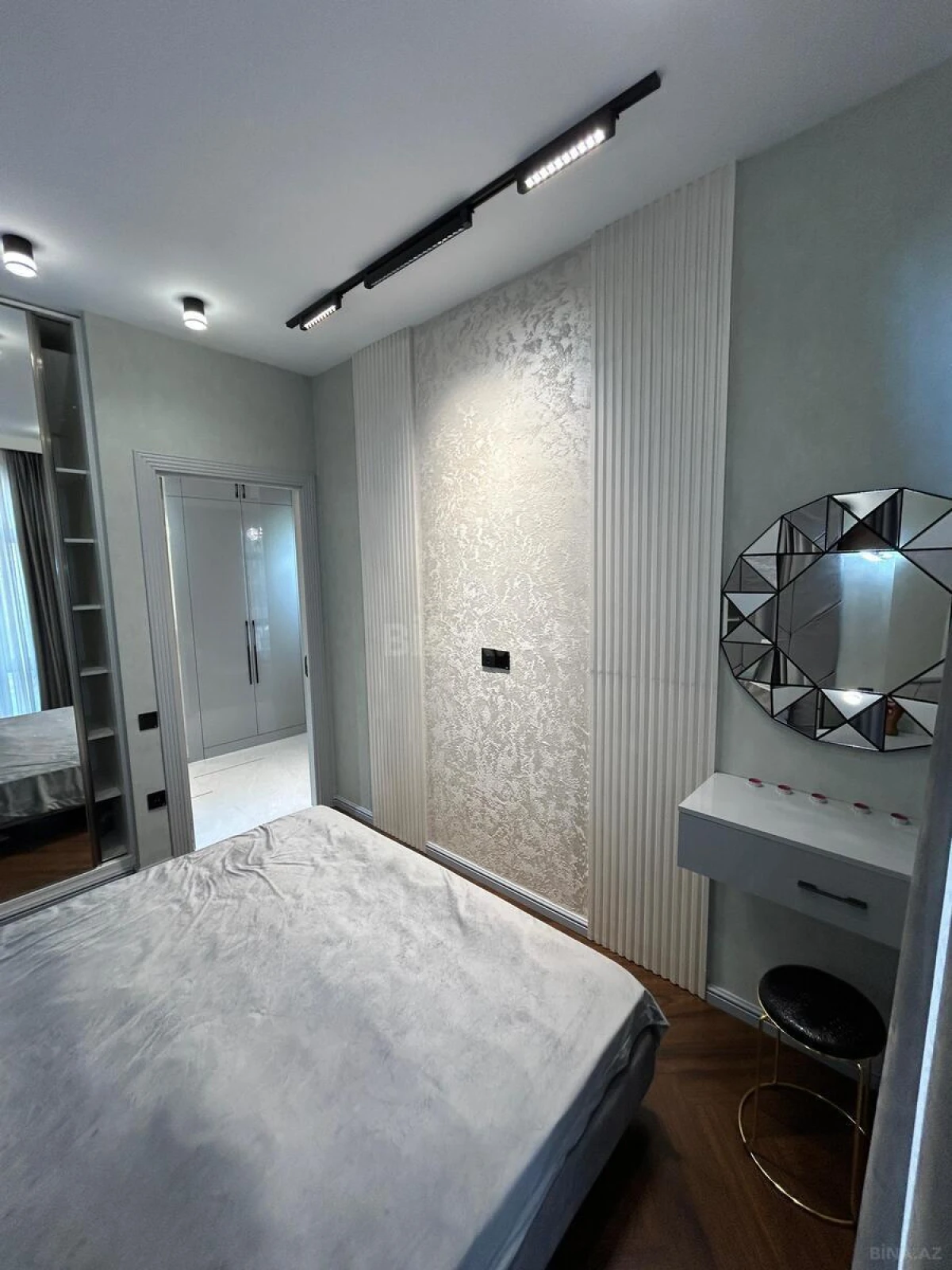 Satılır 2 otaqlı mənzil 60 m²