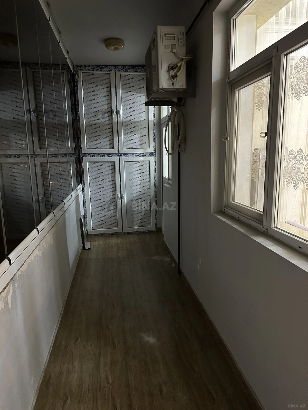 Satılır 2 otaqlı mənzil 93 m²