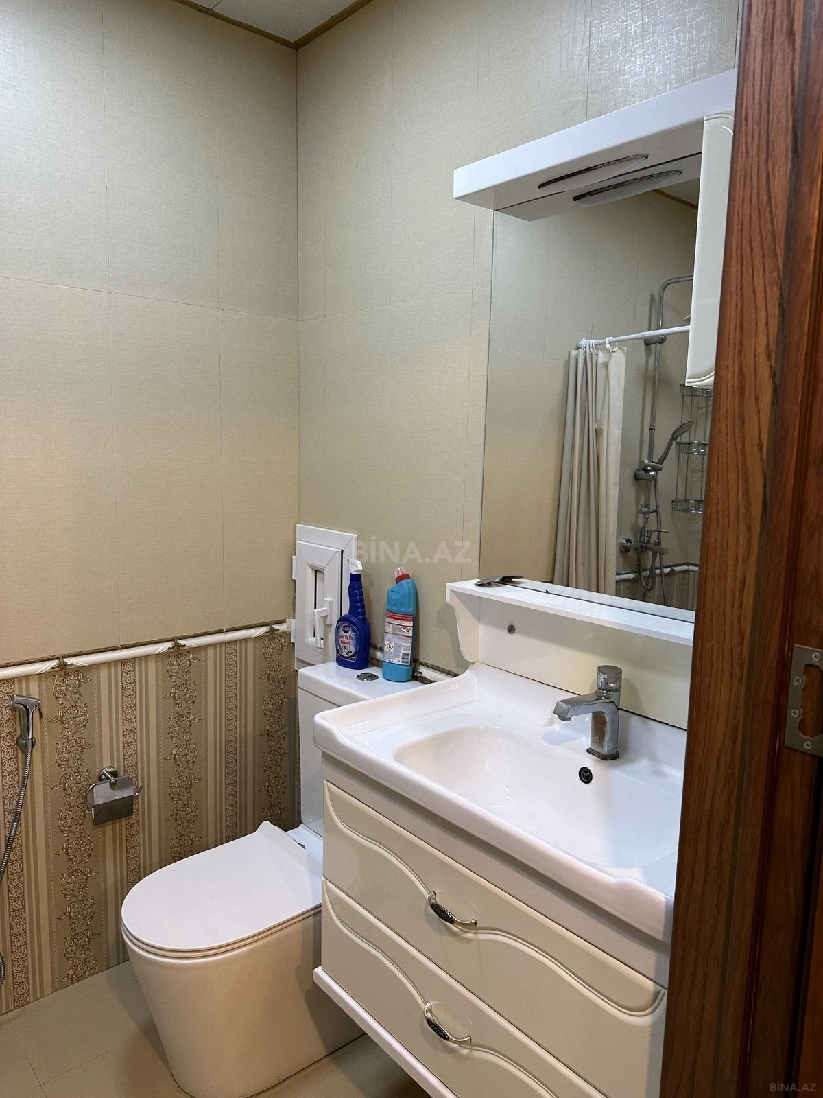 Satılır 2 otaqlı mənzil 93 m²