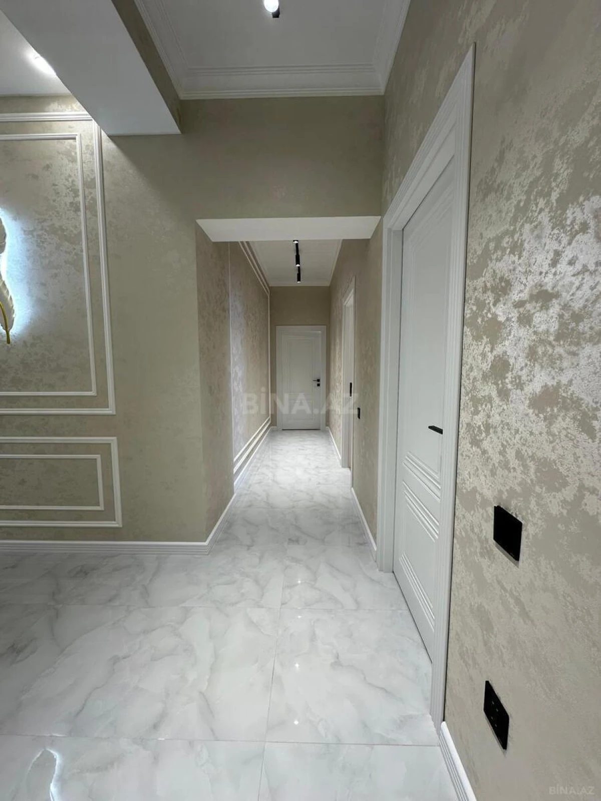 Satılır 3 otaqlı mənzil 135 m²