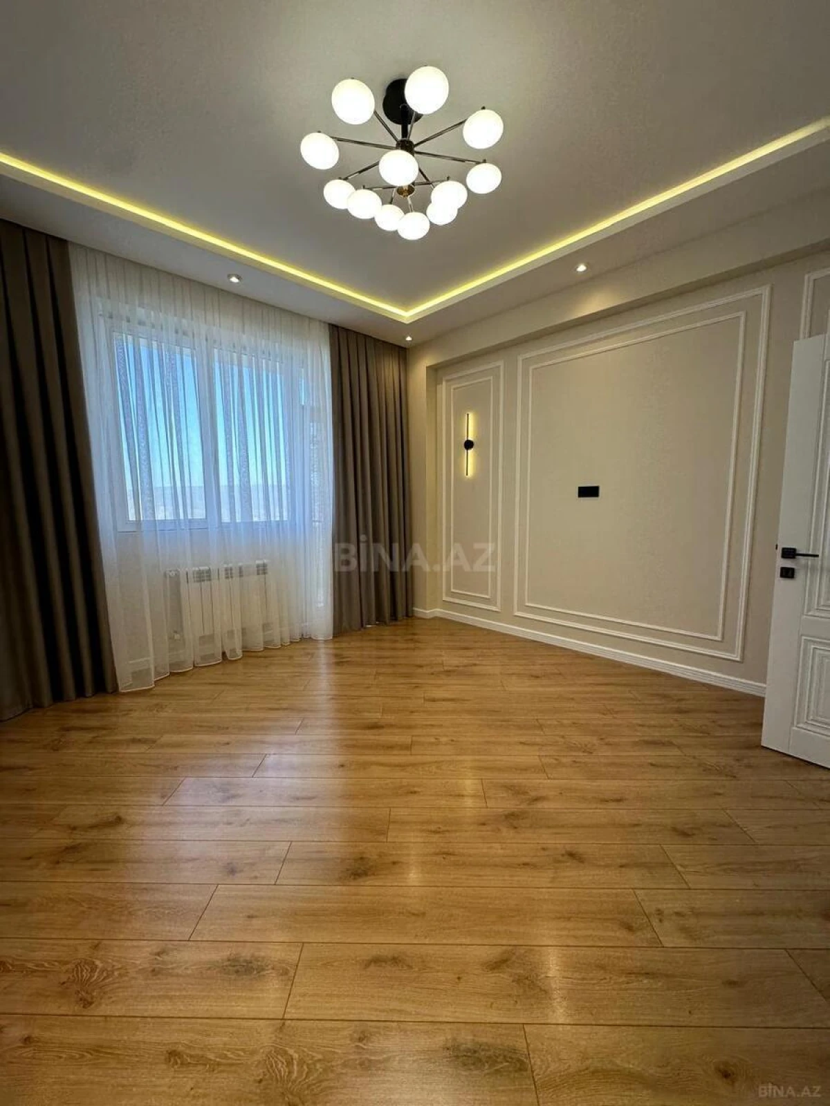 Satılır 3 otaqlı mənzil 135 m²