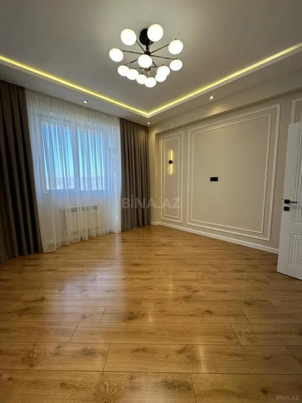 Satılır 3 otaqlı mənzil 135 m²