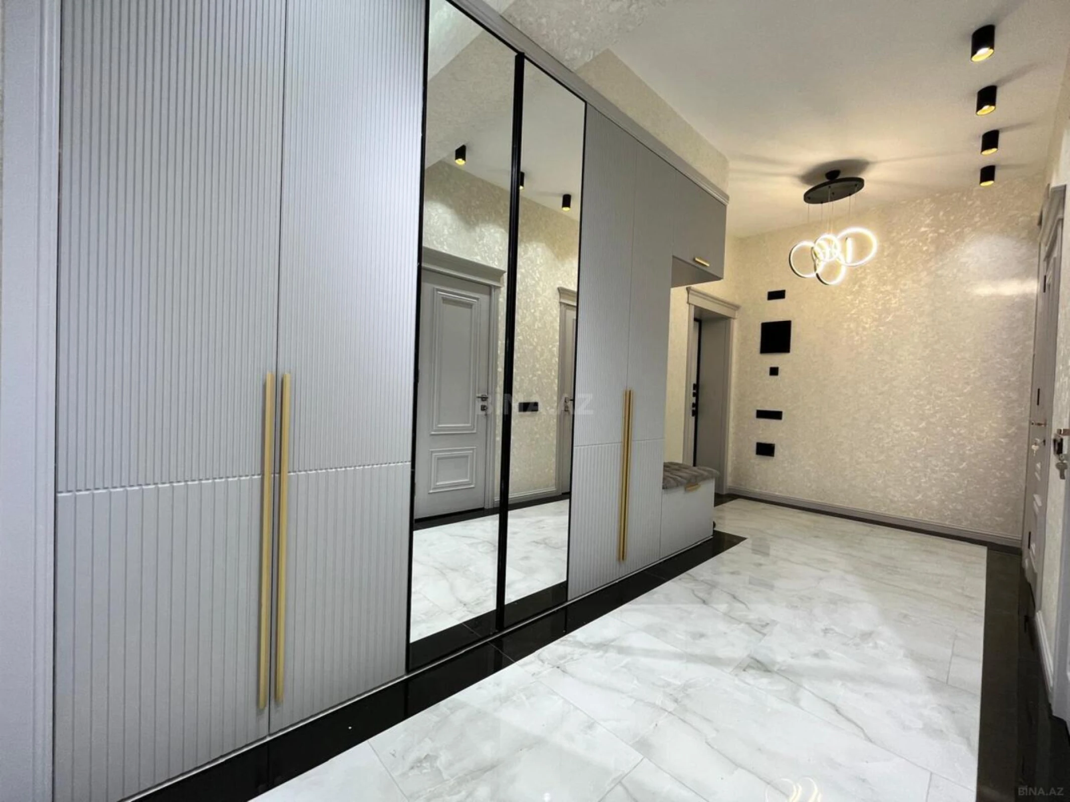 Satılır 3 otaqlı mənzil 154 m²