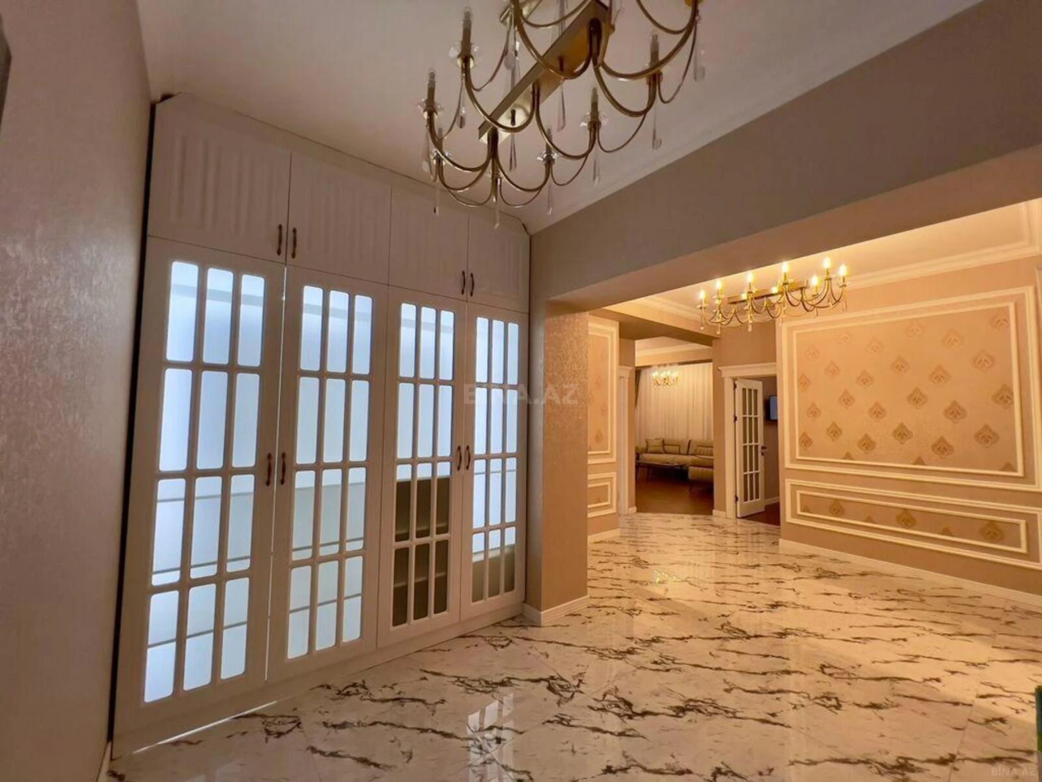 Kirayə verilir 3 otaqlı mənzil 138 m²