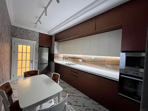 Kirayə verilir 3 otaqlı mənzil 138 m²