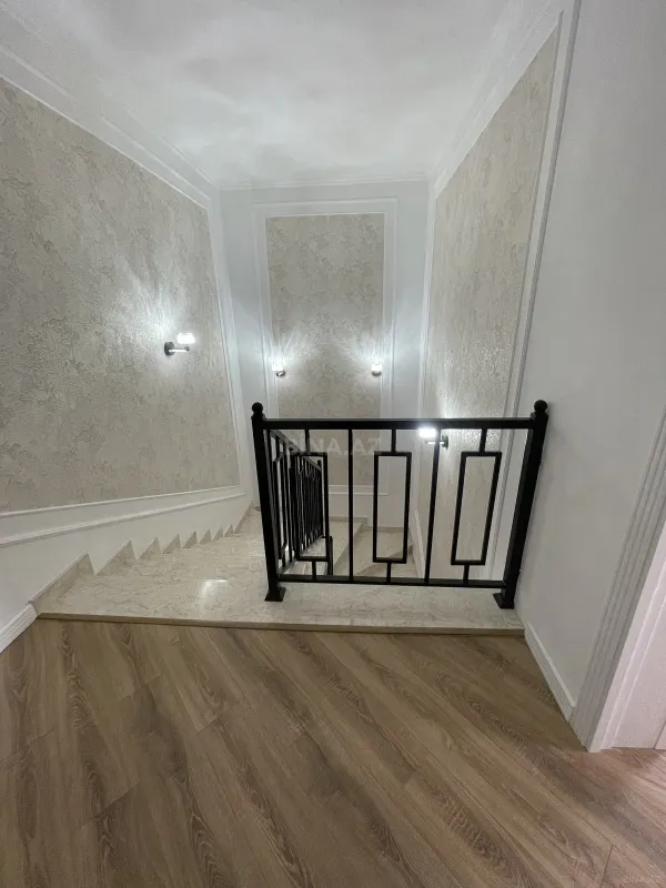 Satılır 6 otaqlı həyət evi 430 m²
